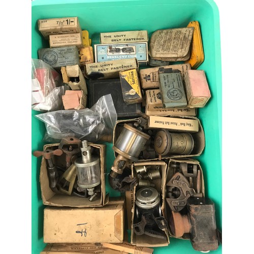 34 - INTERESTING TRAY OF CAR SPARES, CARBURETTORS,  TAX DISC HOLDERS, EVER READY REAR LAMP, BULBS, GOGGLE... 