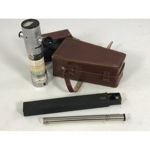 343 - SEI EXPOSURE PHOTOMETER IN LEATHER CASE AND A CARL ZEISS UNKNOWN INSTRUMENT MARKED NR. 9808