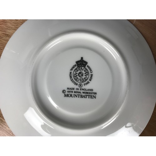 144 - ROYAL WORCESTER MOUNTBATTEN TABLEWARE