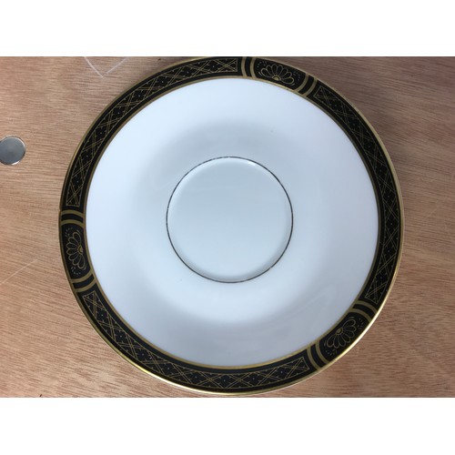 144 - ROYAL WORCESTER MOUNTBATTEN TABLEWARE