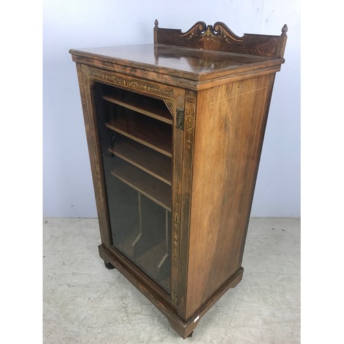 640 - AN EDWARDIAN ROSEWOOD AND MARQUETRY INLAID MUSIC CABINET, WITH SWEPT GALLERY, SINGLE GLAZED DOOR AND... 