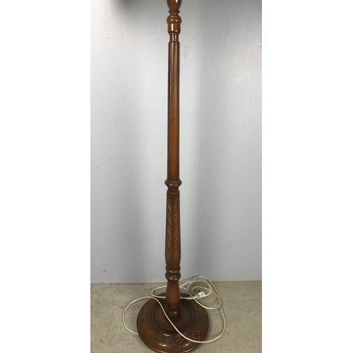 586 - A CARVED OAK STANDARD LAMP, REEDED AND TURNED COLUMN ON CIRCULAR CARVED BASE AND BUN FEET