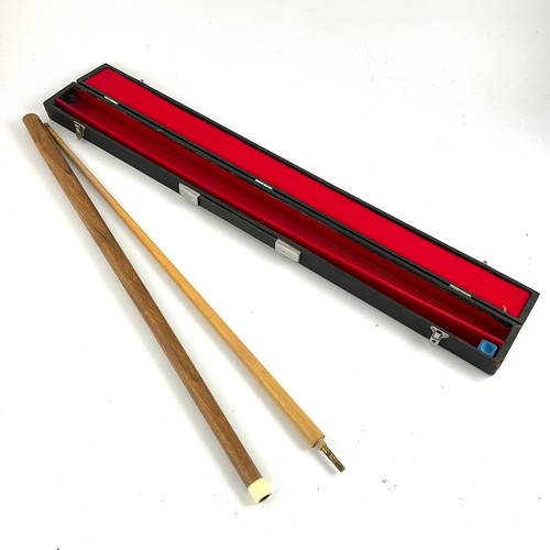 324 - CASED SNOOKER CUE