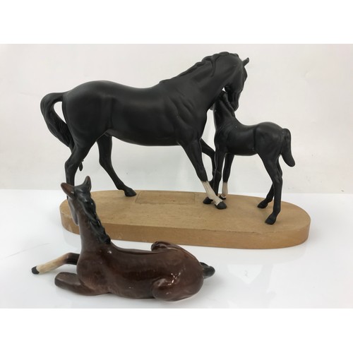 78 - BESWICK MARE & FOAL ON PLINTH WITH A CHINA FOAL MODEL