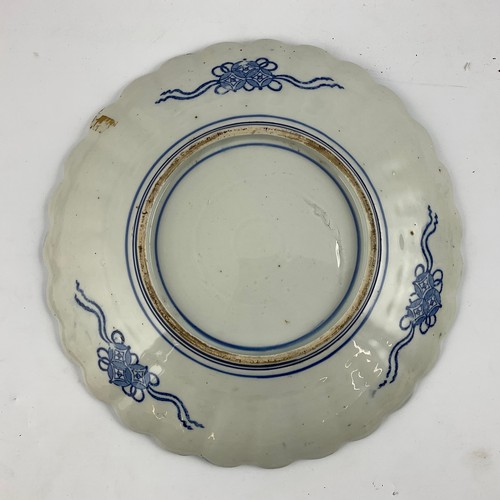 156 - A JAPANESE IMARI BLUE AND WHITE DISH, CIRCULAR SCALLOPED FORM, DECORATED WITH A BIRD AMONGST FLOWERI... 