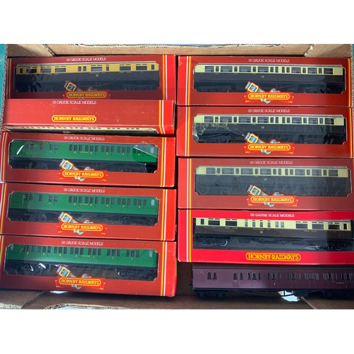 357 - HORNBY 6 GWR COMPOSITE COACHES, ALL BOXED & 3 BOXED SOUTHERN RAILWAY COACHES MALACHITE LIVERY