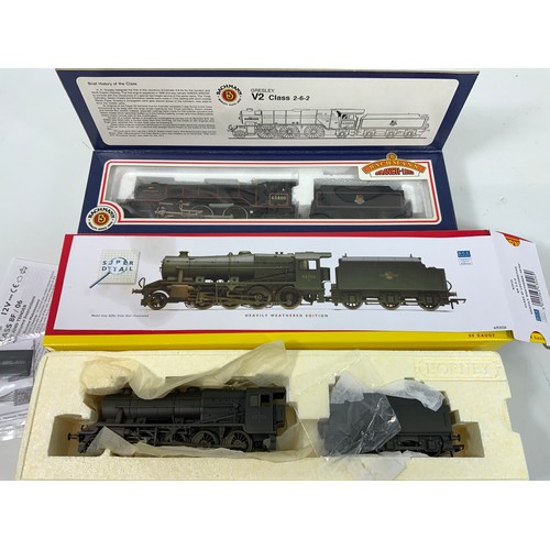 362 - HORNBY BOXED R3026 8F WEATHERED 48706, DCC READY BOXED, & BACHMANN 31-551 EX LNER V2 60800 GREEN ARO... 