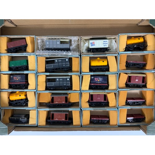 255 - TRIANG 21 00 GAUGE MODEL RAILWAY WAGONS, NON ORIGINAL BOXES