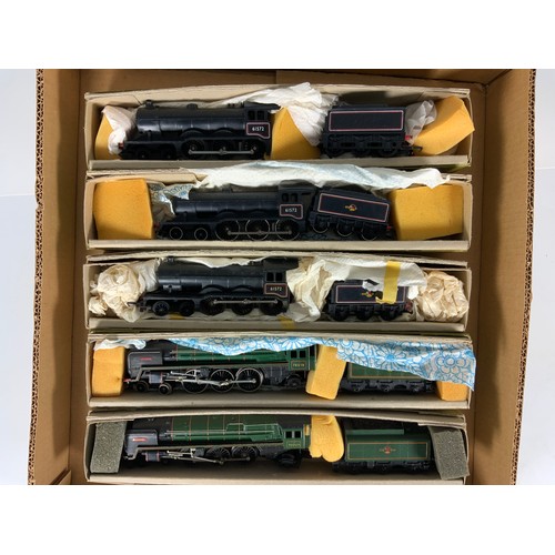 290 - TRIANG LOCOMOTIVE COLLECTION, 5 LOCOMOTIVES, BRITANNIA, R/N BRITANNIA, B12, 61572 X3