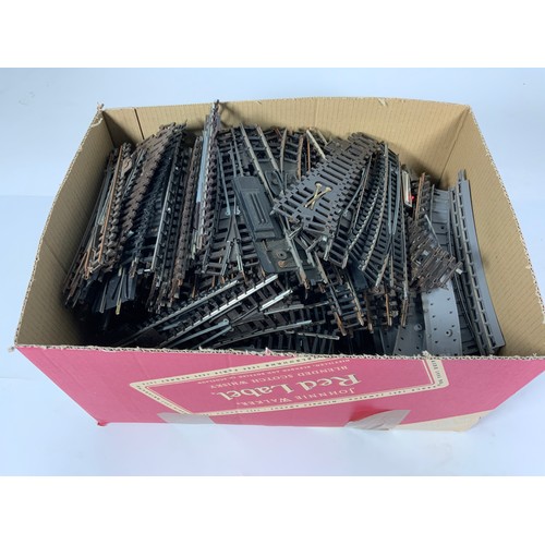 278 - A REALLY GOOD BOX OF TRIANG SERIES 3,4 AND 6 MODEL RAILWAY 00 GAUGE TRACK.100 POINTS AND LOTS OF CUR... 