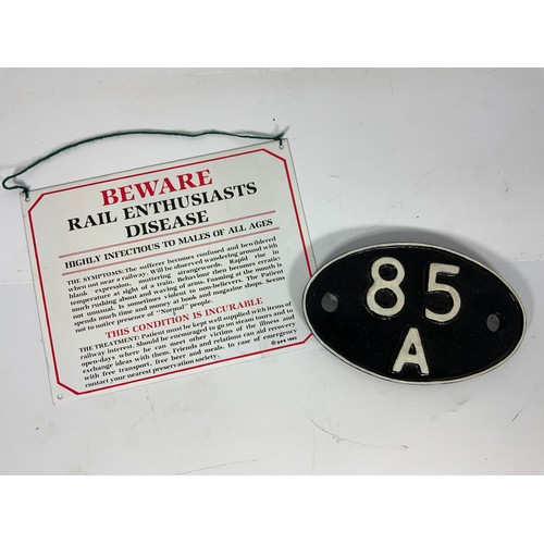 307 - REPRO LOCOMOTIVE SHED PLATE 85A WORCESTER PLUS A BEWARE RAIL ENTHUIAST DISEASE MODERN SIGN