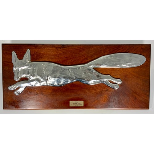 322 - PROCAST REPRO MOUNTED PLAQUE. A4 LNER LOCOMOTIVE INTEREST. THE SILVER FOX, CAST ALUMINIUM, APPROX. 8... 