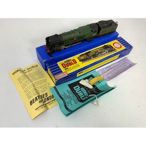 441 - HORNBY DUBLO, BOXED 3235, SR WEST COUNTRY 4-6-2 34001 EXETER IN A 34042 DORCHESTER BOX
MODEL, BOOKLE... 