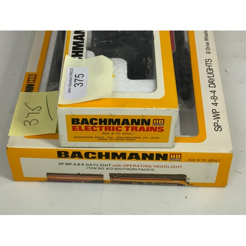 375 - BACHMANN HO SCALE, TWO BOXED AMERICAN STEAM LOCOMOTIVES, 672 SOUTHERN PACIFIC, SP-WP 4-8-4 DAYLIGHTS... 