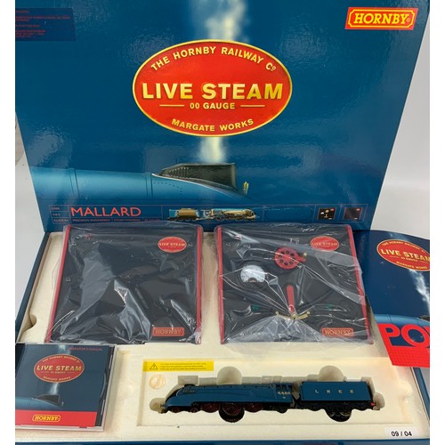 475 - HORNBY R1041 LIVE STEAM MALLARD SET, PLUS ROLLING ROAD, IN ORIGINAL TRADE BOX, APPEARS UNUSED