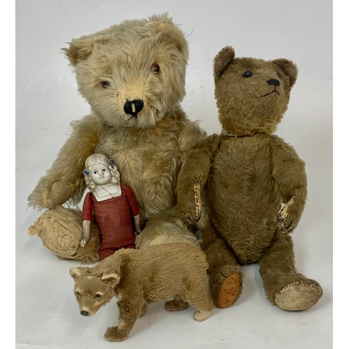 52 - 2 JOINTED VINTAGE TEDDY BEARS, A REALISTIC REAL FUR BEAR AND A PORCELAIN HEAD DOLL WITH PORCELAIN LO... 