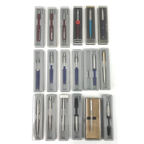 314 - A COLLECTION OF PARKER PENS, INCLUDING FOUNTAIN PENS, BALLPOINTS, PROPELLING PENCILS ETC , APPROXIMA... 