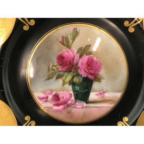 184 - ROYAL WORCESTER CABINET PLATE HAVING A CENTRAL PANEL PAINTED WITH ROSES, BLACK BORDER WITH GILT BUTT... 