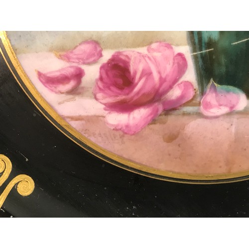 184 - ROYAL WORCESTER CABINET PLATE HAVING A CENTRAL PANEL PAINTED WITH ROSES, BLACK BORDER WITH GILT BUTT... 