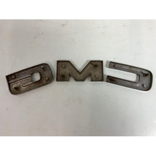 39 - MOTOR BADGES GMC, IN THREE LETTERS, CAST WITH RED PAINTED INSERT