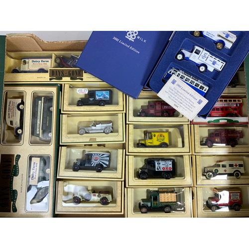 102 - EFE, 7 EARLY BUSES & LORRIES, BOXED, PLUS OXFORD DIECAST & A TRAY OF LLEDO, INC DAIRY FARMS & CO-OP ... 