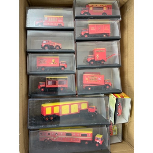 104 - HORNBY 12 PLASTIC BOXED CIRCUS SERIES MODELS,