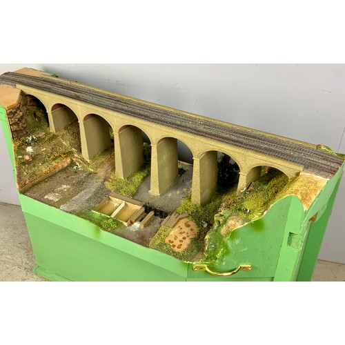 300 - MODEL RAILWAY DIORAMA EX LAYOUT, 00 GAUGE OF A DOUBLE TRACK VIADUCT, ON PORTABLE BASE, T/W A CORNER ... 