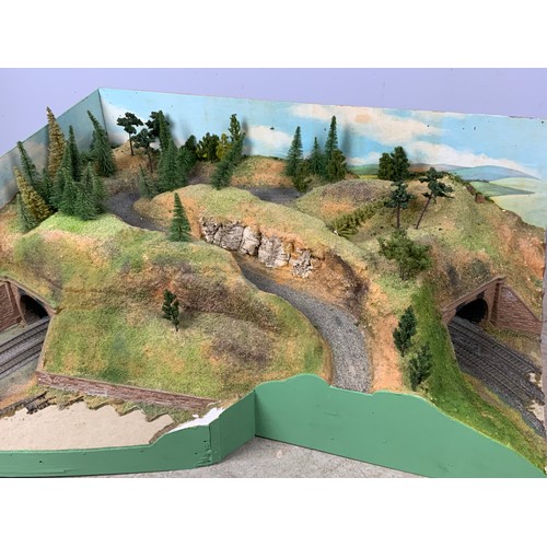 300 - MODEL RAILWAY DIORAMA EX LAYOUT, 00 GAUGE OF A DOUBLE TRACK VIADUCT, ON PORTABLE BASE, T/W A CORNER ... 