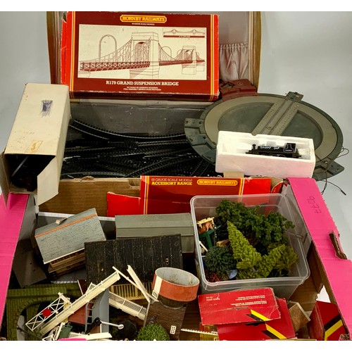 302 - TRIANG / HORNBY, CASE OF TRACK, PLUS, ACCESSORIES, SUSPENSION BRIDGE, BUILDINGS, SMOKEY JOE 56025, E... 