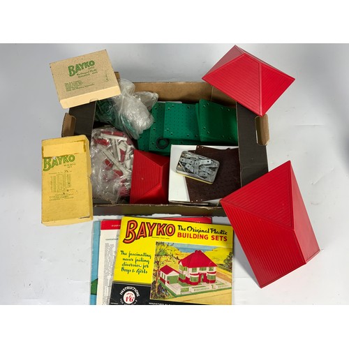 61 - BAYKO BOX OF GOOD MIXED BAYKO, CONSTRUCTION BOOKS ETC