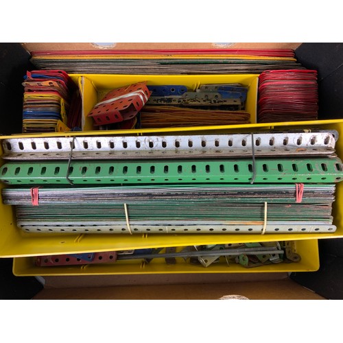 82 - MECCANO, 4 TRAYS OF ASSORTED COMPONENTS ‘BOILERS’ STRAIGHTS, PLINTHS, SHORTS ALL IN A MIXTURE OF COL... 