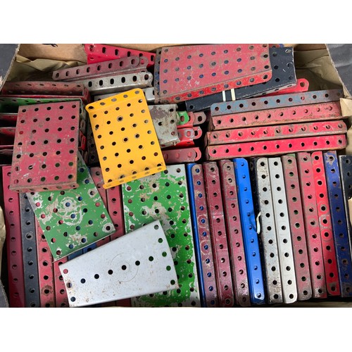 82 - MECCANO, 4 TRAYS OF ASSORTED COMPONENTS ‘BOILERS’ STRAIGHTS, PLINTHS, SHORTS ALL IN A MIXTURE OF COL... 