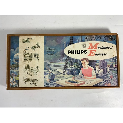 98 - BAYKO BUILDING SET IN BOX & A WOODEN CASED SET OF PHILLIPS MECHANICAL ENGINEER,