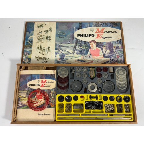 98 - BAYKO BUILDING SET IN BOX & A WOODEN CASED SET OF PHILLIPS MECHANICAL ENGINEER,