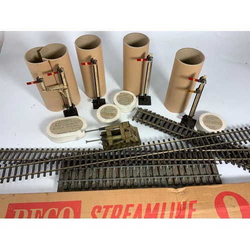 445 - BASSETT LOWKE HYDRAULIC BUFFERS, 4 SETS OF SIGNALS, UPPER QUADRANT, BRACKET ETC., PLUS PACK OF OLDER... 