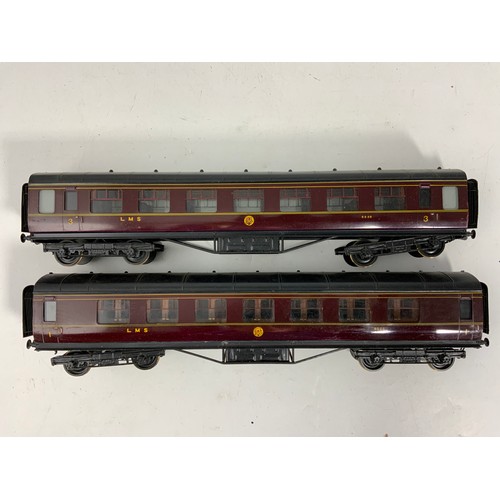 456 - EXLEY 0 GAUGE MODEL RAILWAY COACHES, , 2 LMS LIVERIED, TYPE K5 W1, FIRST CORRIDOR 8822 & SECOND CORR... 