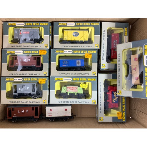 WRENN, 9 BOXED & 2 U/B WRENN WAGONS, INC. FYFFES, ROBERTSONS, SIFTA ...