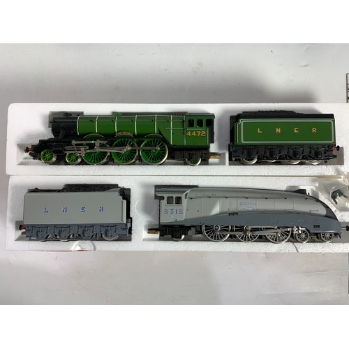 348 - HORNBY R099 LNER A4 SILVER FOX, R398 LNER A1 4472 FLYING SCOTSMAN, BOTH BOXED & AN U/B 4498 SIR NIGE... 