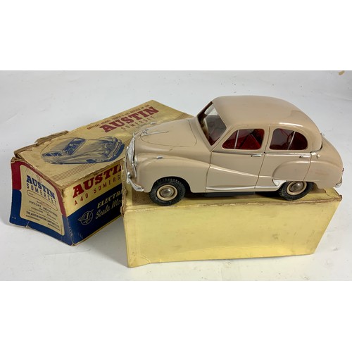 77 - A VINTAGE VICTORY INDUSTRIES AUSTIN A40 SOMERSET ELECTRIC SCALED MODEL WITH ORIGINAL BOX