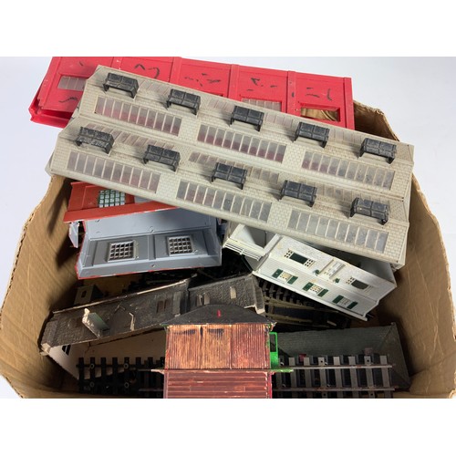 462 - HORNBY DUBLO, A SCARCE BOXED PACK OF 5086 SIX PLATFORM EXTENSIONS FOR 5030, 5083 AND 5085 MOLDED KIT... 