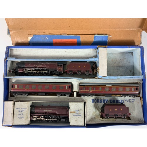 440 - HORNBY DUBLO, TWO PART SETS, PART BOXED, EDP2 DUCHESS OF ATHOL , TWO LOCOMOTIVES AS SHOWN & 2 COACHE... 