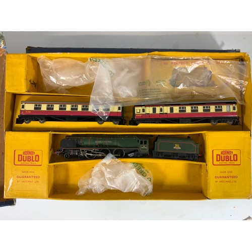 440 - HORNBY DUBLO, TWO PART SETS, PART BOXED, EDP2 DUCHESS OF ATHOL , TWO LOCOMOTIVES AS SHOWN & 2 COACHE... 