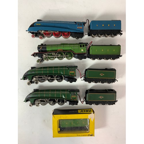 435 - TRIX, 4 U/B LOCOMOTIVES, 60027 MERLIN X2, 4472 FLYING SCOTSMAN & 4468 MALLARD, PLUS BOXED ADDITIONAL... 