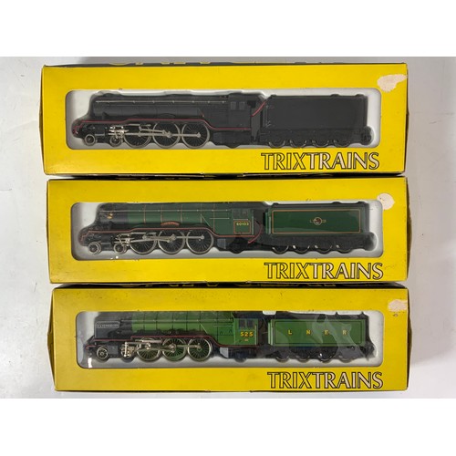 432 - TRIX THREE BOXED LOCOMOTIVES, 1182 V2 IN BLACK, 1183 60103 FLYING SCOTSMAN & 1186 525 A H PEPPERCORN