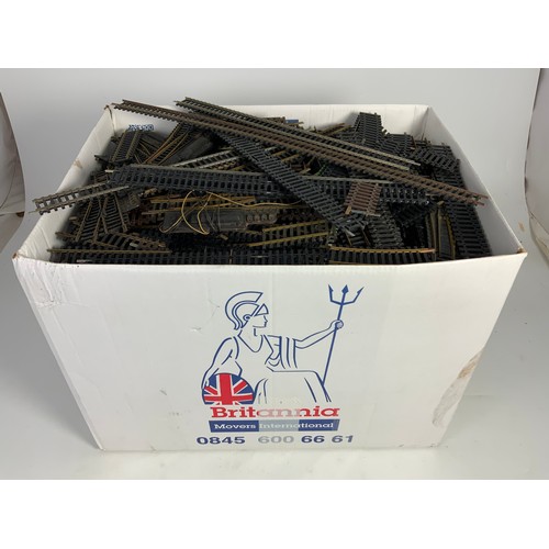 434 - LARGE BOX OF MIXED HORNBY &  PECO TRACK, VARIOUS LENGTHS, POINTS, STRAIGHTS & CURVES