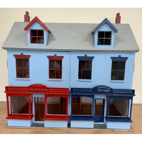 36 - A DOUBLE FRONTED DOLLS HOUSE WITH SHOP FRONTS, APPROX 82 CM WIDE, WITH A SELECTION OF DOLLS HOUSE FU... 