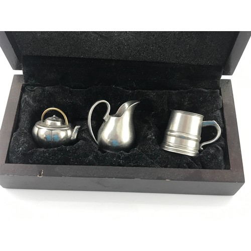 296 - 4 PEWTER TANKARDS WITH A ROYAL SELANGOR BOXED MINATURE VESSELS