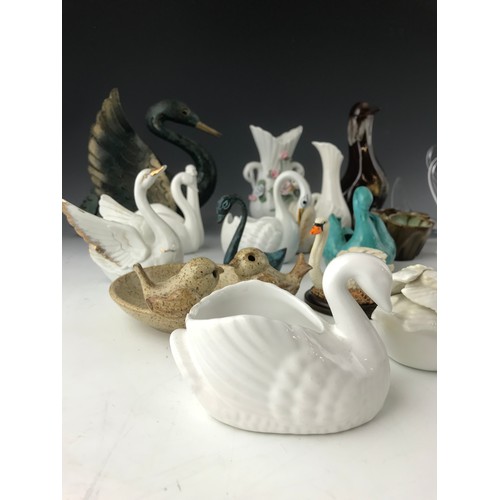 159 - TRAY OF CERAMIC, GLASS SWAN ORNAMENTS ETC