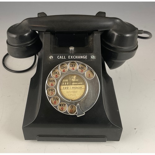 405 - OLD BT BAKELITE TELEPHONE