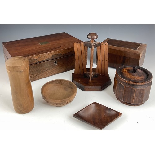 319 - TREEN INCLUDING: WOOL WINDER, TOBACCO JAR AND A TREEN POT AND COVER, ROSEWOOD WRITING BOX AND ONE OT... 